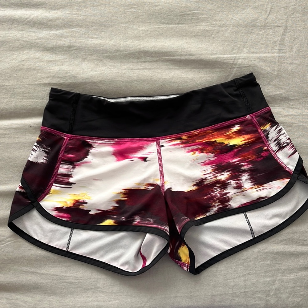 Lululemon speed up low rise 2.5 inch shorts lined
